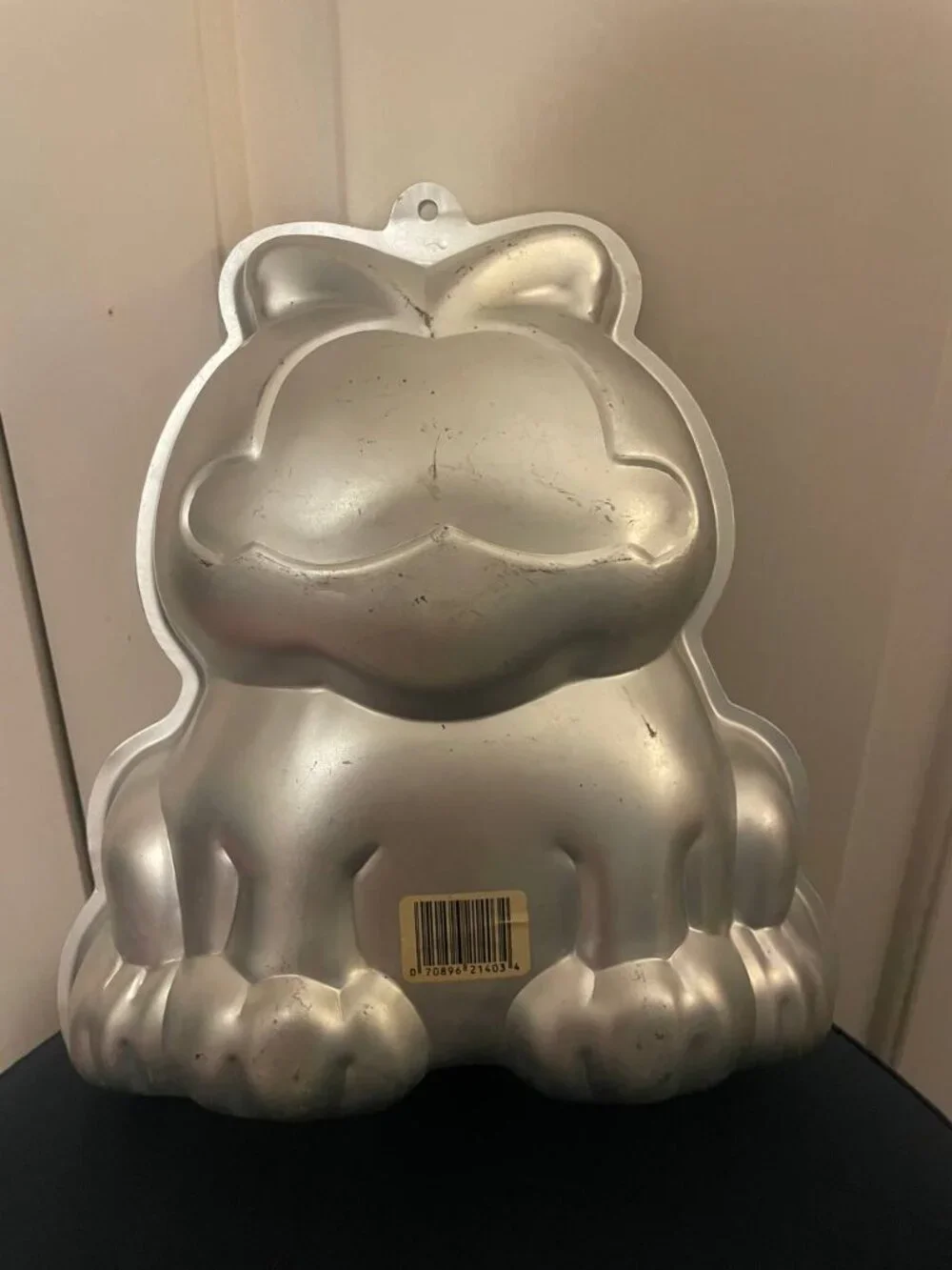 Vintage 1978 Wilton Garfield Cake Pan | Retro Cartoon Cat Baking Mold metal